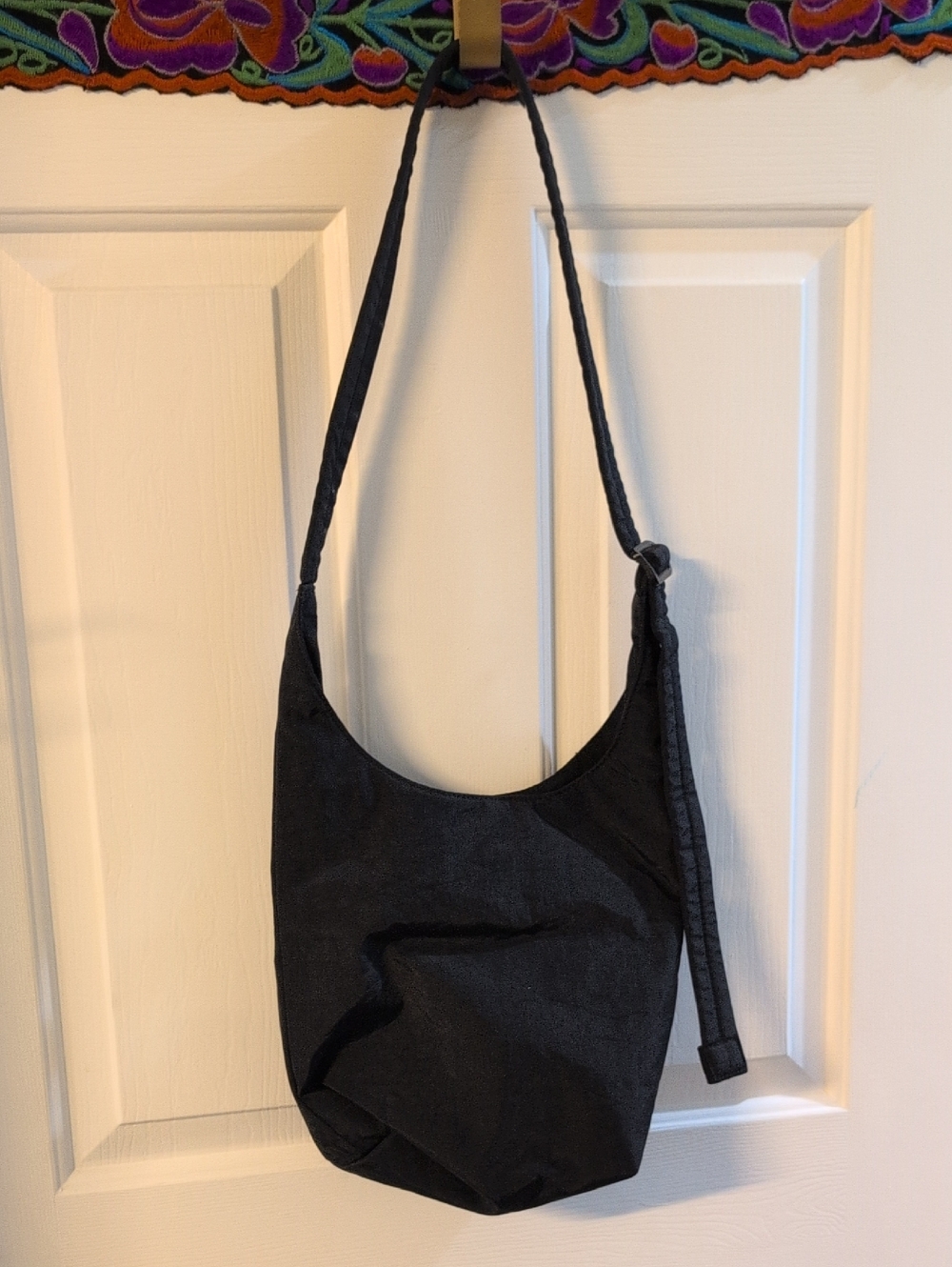 Small Nylon Sling Baggu - Picture 5 of 11
